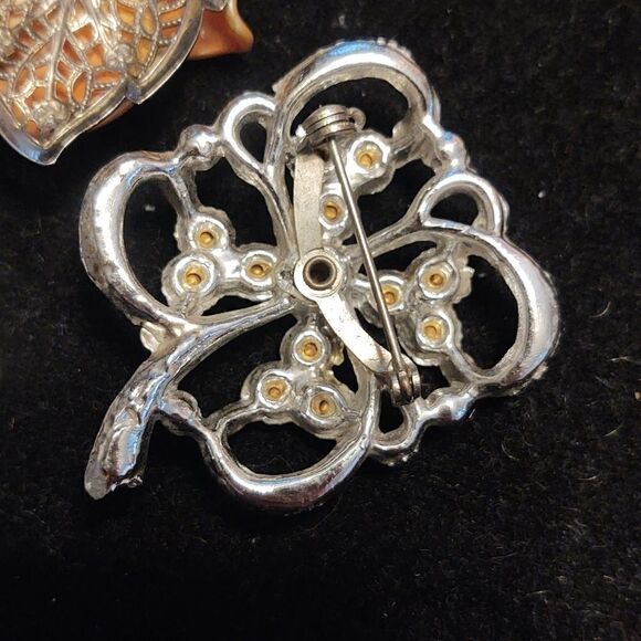 Silvertone brooch set of 3. - Picture 6 of 7